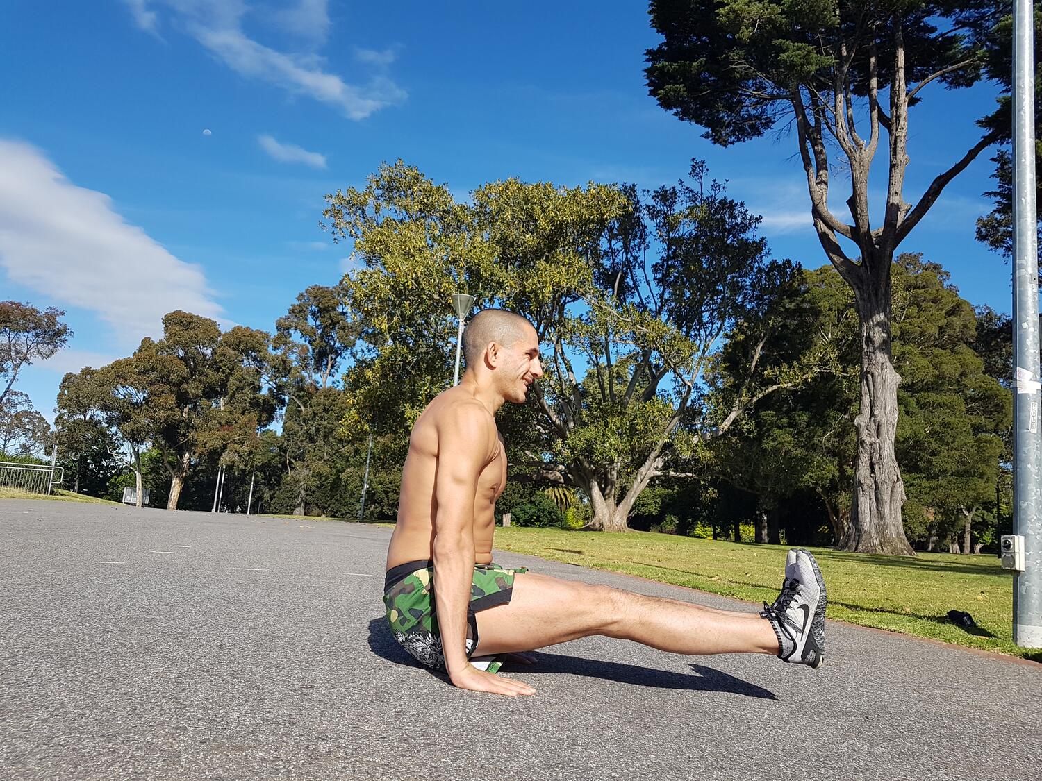 Sotir Kichukov holding an L sit on the car park during Melbourne lockdown
